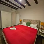 Family Flat Near Ramblas Bcn 5 Rooms