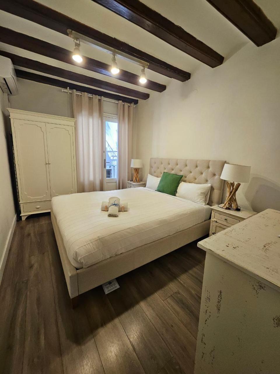 Family Flat Near Ramblas Bcn 5 Apartamento *